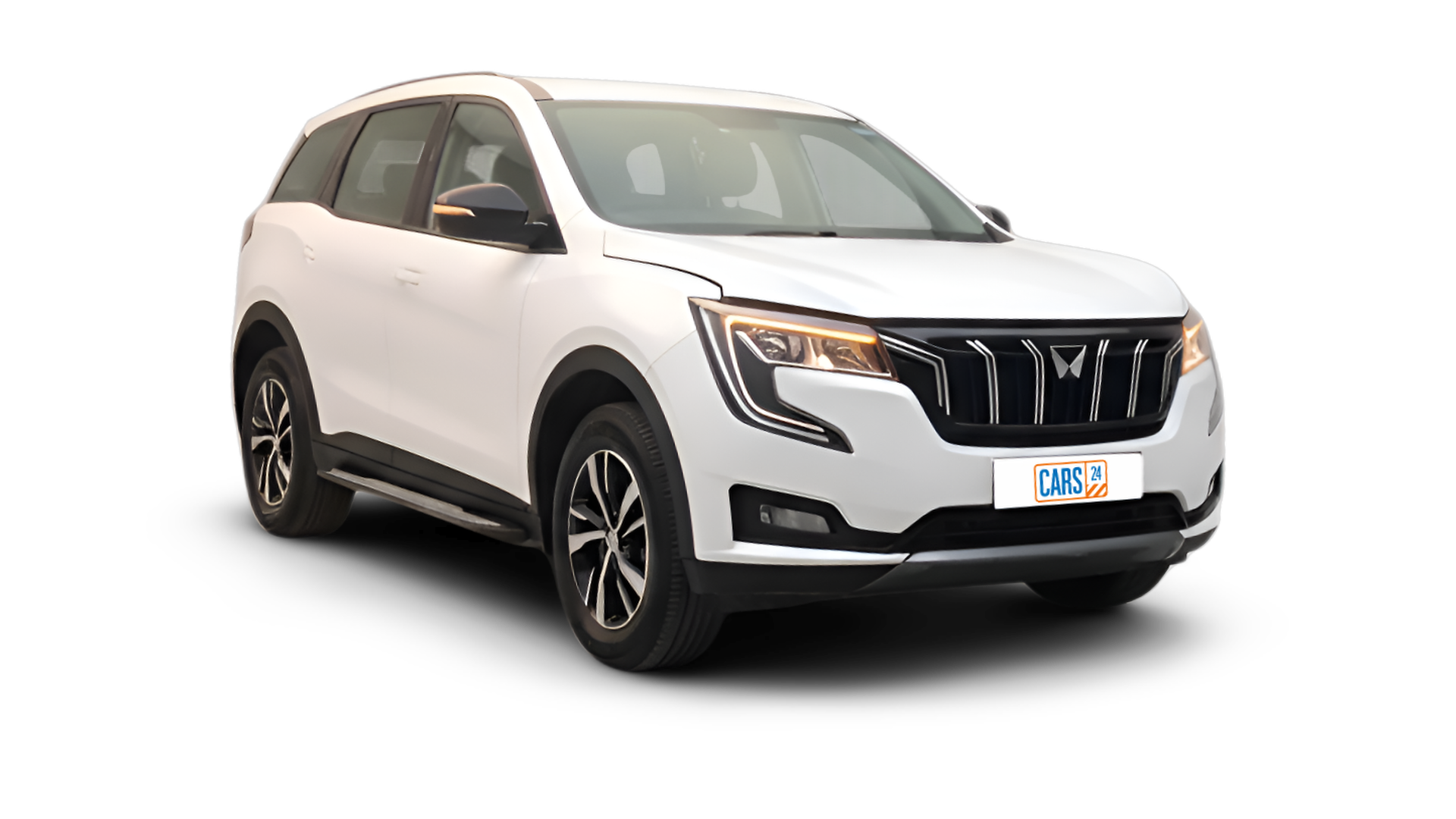 Mahindra XUV700-img